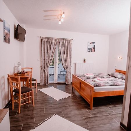 House Karakas Hotel Korenica Ngoại thất bức ảnh